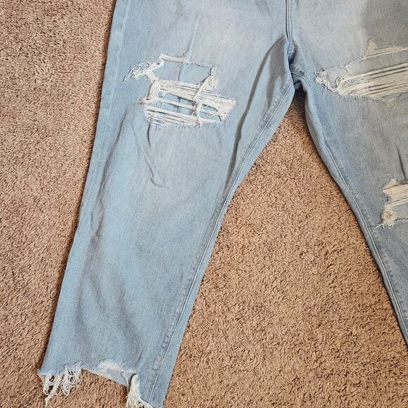 American Eagle Curvy Mom Jeans Womens 22 Light Blue Denim Stretch Distressed EUC - Picture 5 of 13